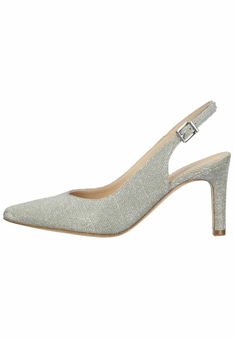 Escarpin slingback à bout pointu en tissu pailleté argenté, doté d'un talon fin et d'une bride réglable avec boucle. Intérieur lisse et extérieur texturé.