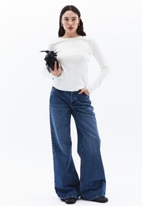 Thumbnail Image 2