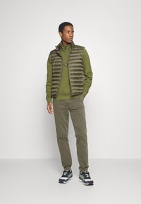 Tommy Hilfiger PACKABLE VEST - Bodywarmer - army green