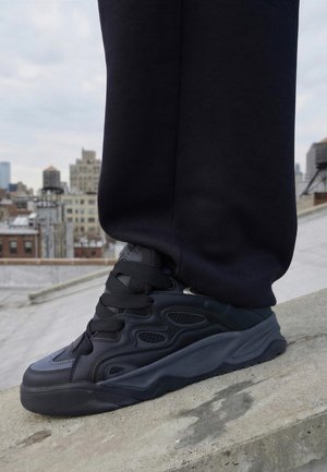 Bershka CHUNKY SKATER - Tenisky - black