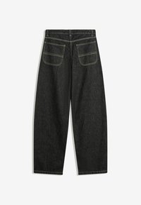 Zwarte denim broek met een losse pasvorm, voorzien van twee achterzakken, gele stiksels en een recht gesneden ontwerp.