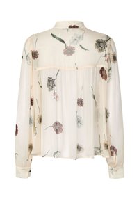 Průsvitná květinová halenka v krémové barvě, s kulatým límcem, dlouhými rukávy a nařaseným designem s různými květinovými vzory v tlumených barvách.