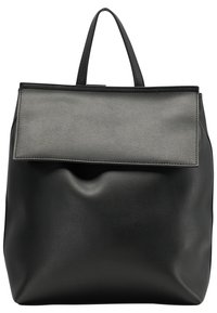 Sac à dos en cuir noir à texture lisse, doté d'un rabat gris ton sur ton et de deux poignées courtes sur le dessus.