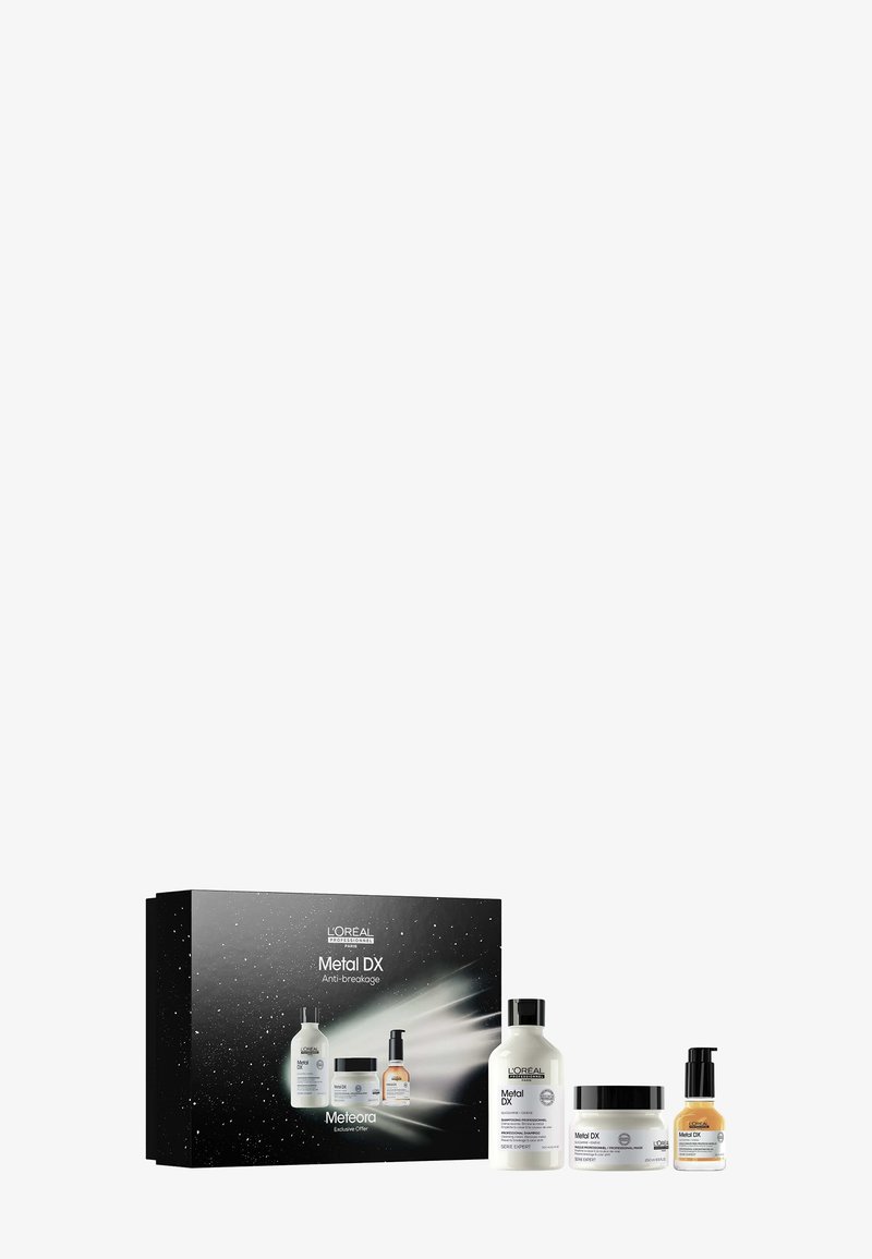 L'Oréal Metal DX hårpleiesett i en svart boks med hvit tekst. Inkluderer sjampo, balsam, maske og serum i forskjellige størrelser.