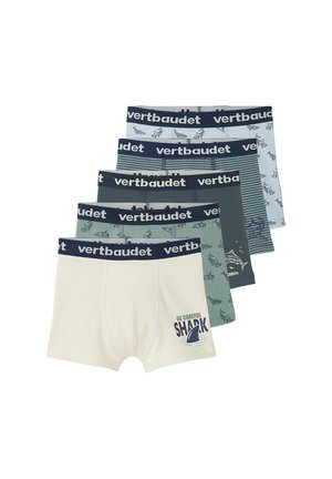 Fünf Jungen-Boxershorts in Blau, Grau, Grün und Creme, mit Hai-Drucken und "vertbaudet"-Markenbund.