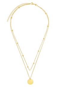 Goldfarbene, geschichtete Halskette mit zwei Ketten, die kleine runde Perlen und einen runden Anhänger enthalten. Glatte Textur und minimalistisches Design.