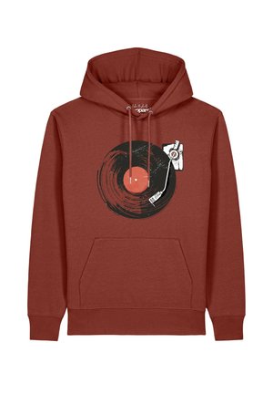 Rostfarbener Hoodie mit großer Grafik einer schwarzen Vinyl-Schallplatte und Tonarm auf der Vorderseite sowie einer Fronttasche.