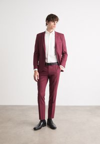 HUGO ARTI HESTEN  - Completo - dark pink