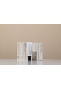 Benton HONEST LIP BALM - Läppbalsam