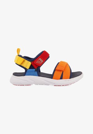 Sandalias multicolores con correas en naranja, amarillo y rojo. Ligeras, con suela blanca y plantilla texturizada en azul oscuro.
