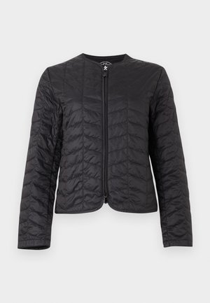 Μαύρο μακρυμάνικο μπουφάν με καπιτονέ σχέδιο, στρογγυλή λαιμόκοψη και κλείσιμο με φερμουάρ στο μπροστινό μέρος, παρουσιάζεται σε απλό λευκό φόντο.