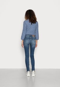 Guess ULTIMATE SKINNY - Calças de ganga de corte skinny - star luxe