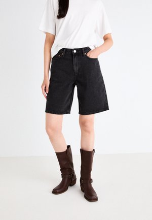 Weekday MONTEREY LOW RISE - Denim shorts - tuned black
