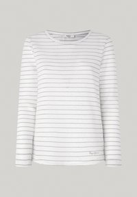 Camicia bianca a maniche lunghe con sottili righe grigie. Presenta un collo a giro e un piccolo logo nell'angolo inferiore. Texture morbida, design casual.