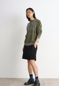 Thumbnail Image 2