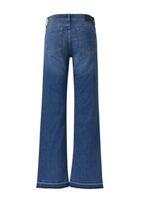 Jean en denim bleu à jambe large avec un ourlet effiloché. Dispose de deux poches arrière et d'une taille lisse avec un accent en cuir à l'arrière.