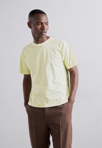 Nanushka REECE - Basic T-shirt - moonbeam