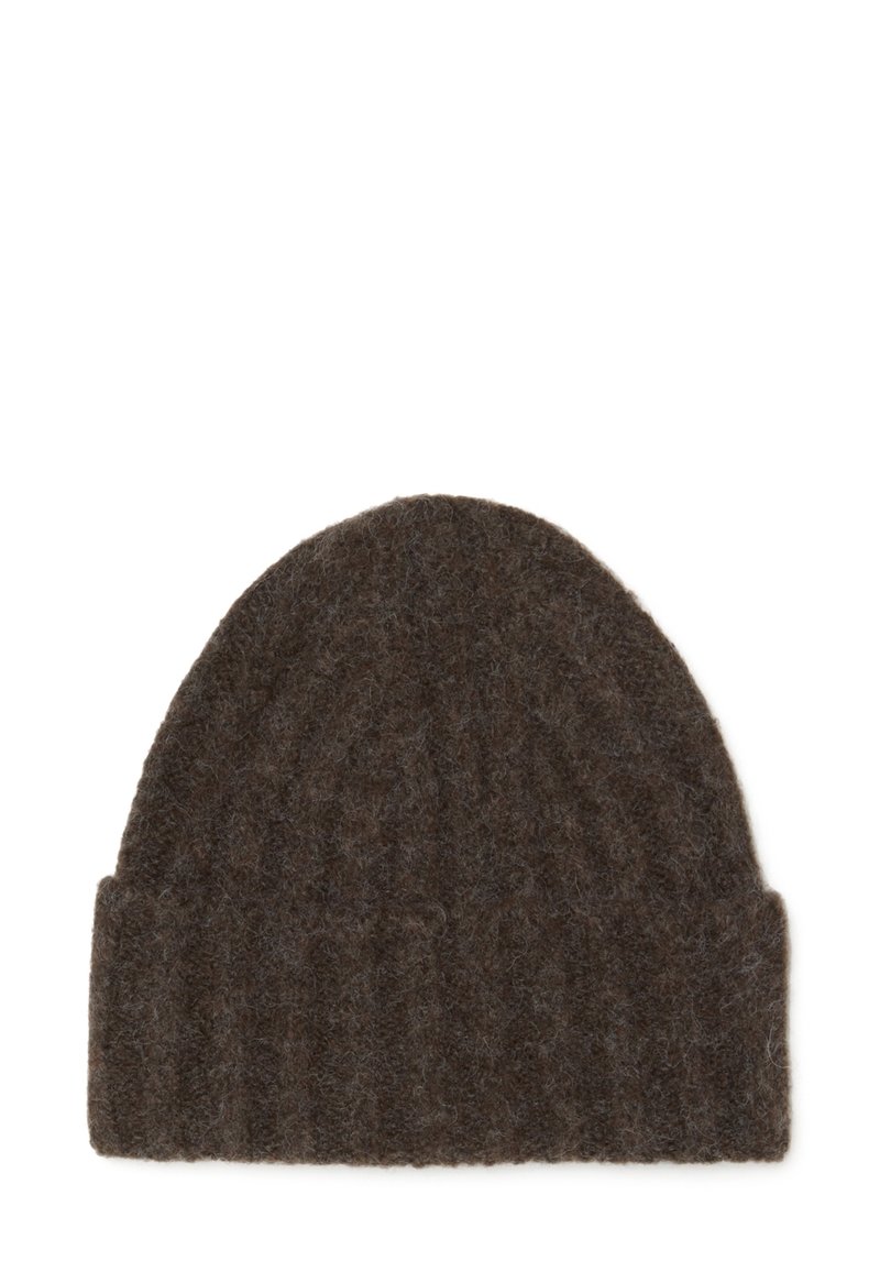 Berretto in maglia di lana marrone con una texture a costine e una parte superiore arrotondata, dotato di un risvolto nella parte inferiore per maggiore calore.