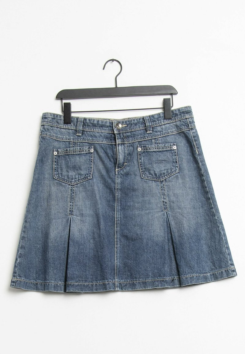 Denim skirt with a flared design, blue color, two front pockets, a button closure, and pleats at the hem. Hangs on a black hanger.