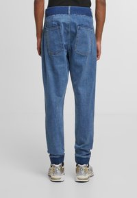 Urban Classics Jeans Tapered Fit - mid deep blue washed