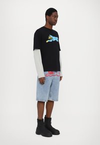 Icecream RUNNING DOG LAYERED  - Longsleeve - black