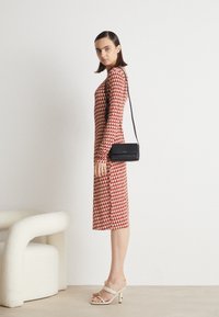 Calvin Klein Taška s příčným popruhem - black
