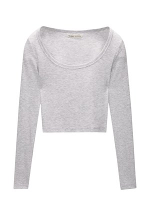 Grå långärmad kort topp i mjuk bomullsblandning, med en bred rund halsringning och en figurnära silhuett. Slät textur med minimala sömmar.