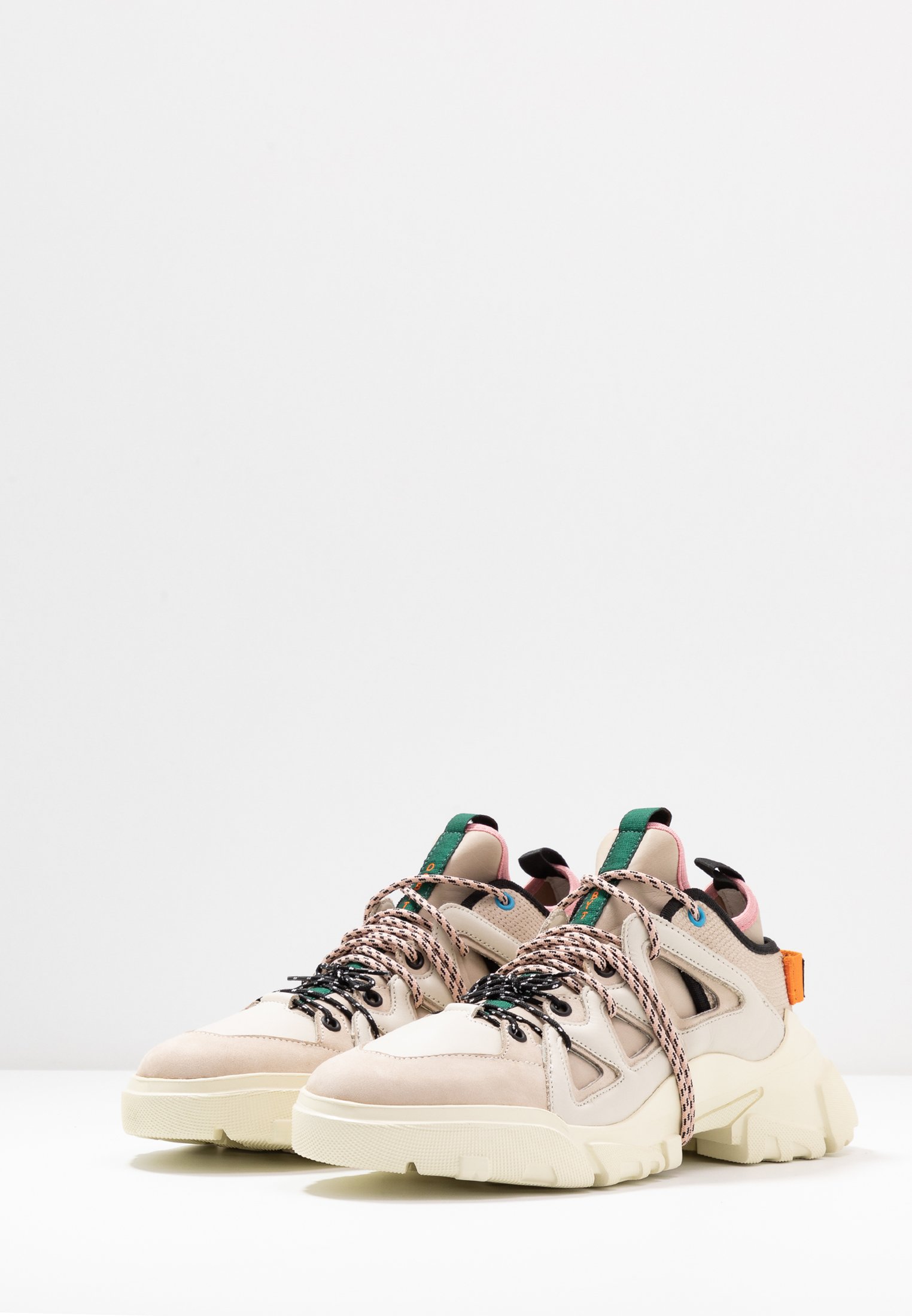 McQ Alexander McQueen ORBYT MID Joggesko offwhite McQ Alexander McQueen ORBYT MID Joggesko offwhite