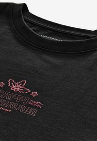 Next T-shirts print - black red japanese tree