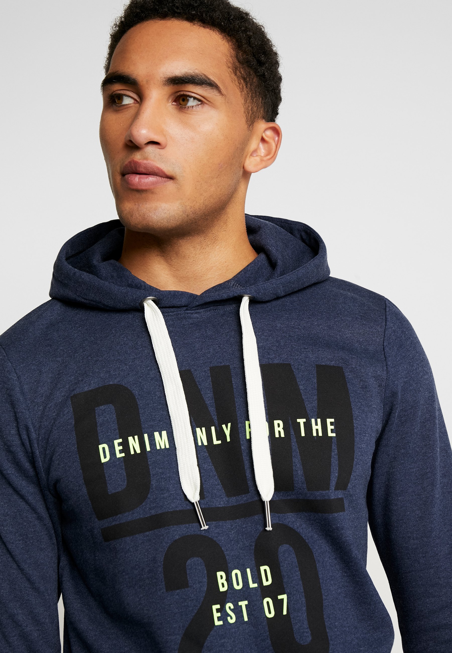 Herren HOODY CHESTPRINT - Kapuzenpullover Herren HOODY CHESTPRINT - Kapuzenpullover