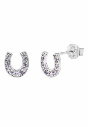 Pendientes de botón en forma de herradura plateada con pequeñas piedras preciosas moradas y transparentes, con cierres a presión estampados con "925".