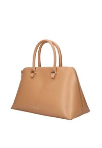 Borsa a mano in pelle beige con forma strutturata, doppio manico superiore, accessori in hardware argentato e chiusura a zip lungo la parte superiore.