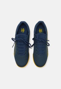 Umbro VELOCITA IX CLUB  IC - Scarpe da calcio indoor - poseidon/blazing yellow/white
