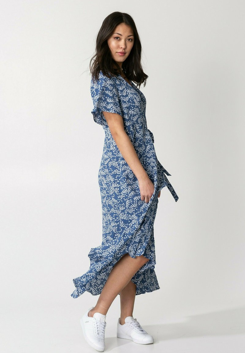 Indiska Nola Freizeitkleid Blue Blau Zalando De 