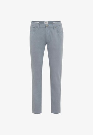 Pantalon bleu clair coupe slim avec bouton et fermeture éclair à l'avant, passants pour ceinture, poches latérales et poche monnaie, présenté sur un fond blanc.