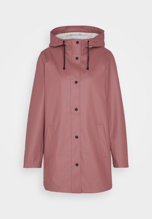 Imperméable rose clair, avec capuche, cordons de serrage noirs, boutons-pression et deux poches latérales. Texture lisse avec une coupe décontractée.