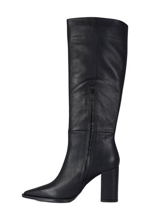 Stivale al ginocchio in pelle nera con punta affilata, tacco a blocco e dettaglio con zip laterale. Texture liscia e design minimalista.