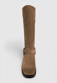 Stradivarius Botas camperas - brown