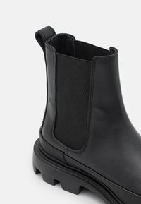 ARKET Botas clássicas de cano curto - black