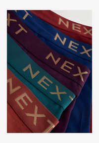 Pasirinkta, red/blue/purple rich