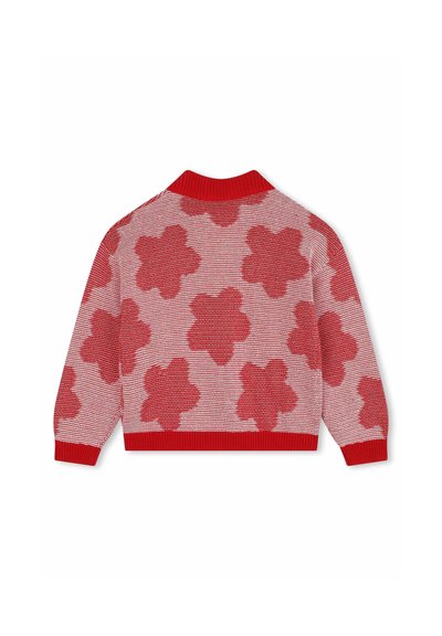 Pull en tricot rouge et blanc avec un motif floral, doté d'un col et de poignets côtelés. Le tissu a une finition texturée.