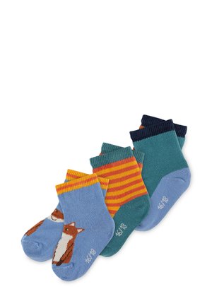 Vier Paare Kindersocken: mit einer blauen Socke mit Fuchsdesign, gelb gestreift, in Türkis und Dunkelblau, alle in Wadenlänge.