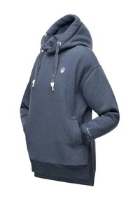 Sudadera de color azul marino con un gran cuello de cowl, cordones, bolsillos frontales y aberturas laterales. Detalle del logo bordado en el pecho y la manga.