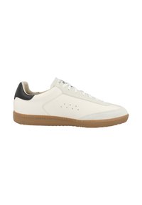 Sneakers bianchi in pelle con tallone nero, superficie texturizzata e suola in gomma, con minime perforazioni sul lato e lacci rotondi.