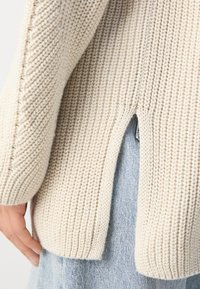 Marc O'Polo LONGSLEEVE STAND UP COLLAR - Strikkegenser - stony sand