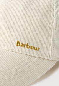 Καπέλο από κορδόνι σε κρεμ χρώμα με κεντημένο με κίτρινο χρώμα λογότυπο «Barbour» στην μπροστινή πλευρά.