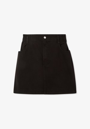 Gonna di jeans nera con vita aderente, due tasche frontali e una forma leggermente svasata. Presenta passanti per la cintura e una chiusura con un singolo bottone metallico.