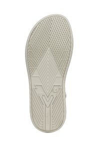 Sole di una scarpa con un design testurizzato caratterizzato da linee diagonali e un motivo a chevron; prevalentemente bianca con un logo circolare e il marchio CE.