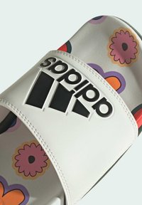 adidas Sportswear ADILETTE COMFORT - Ciabatte da mare - off white core black core black