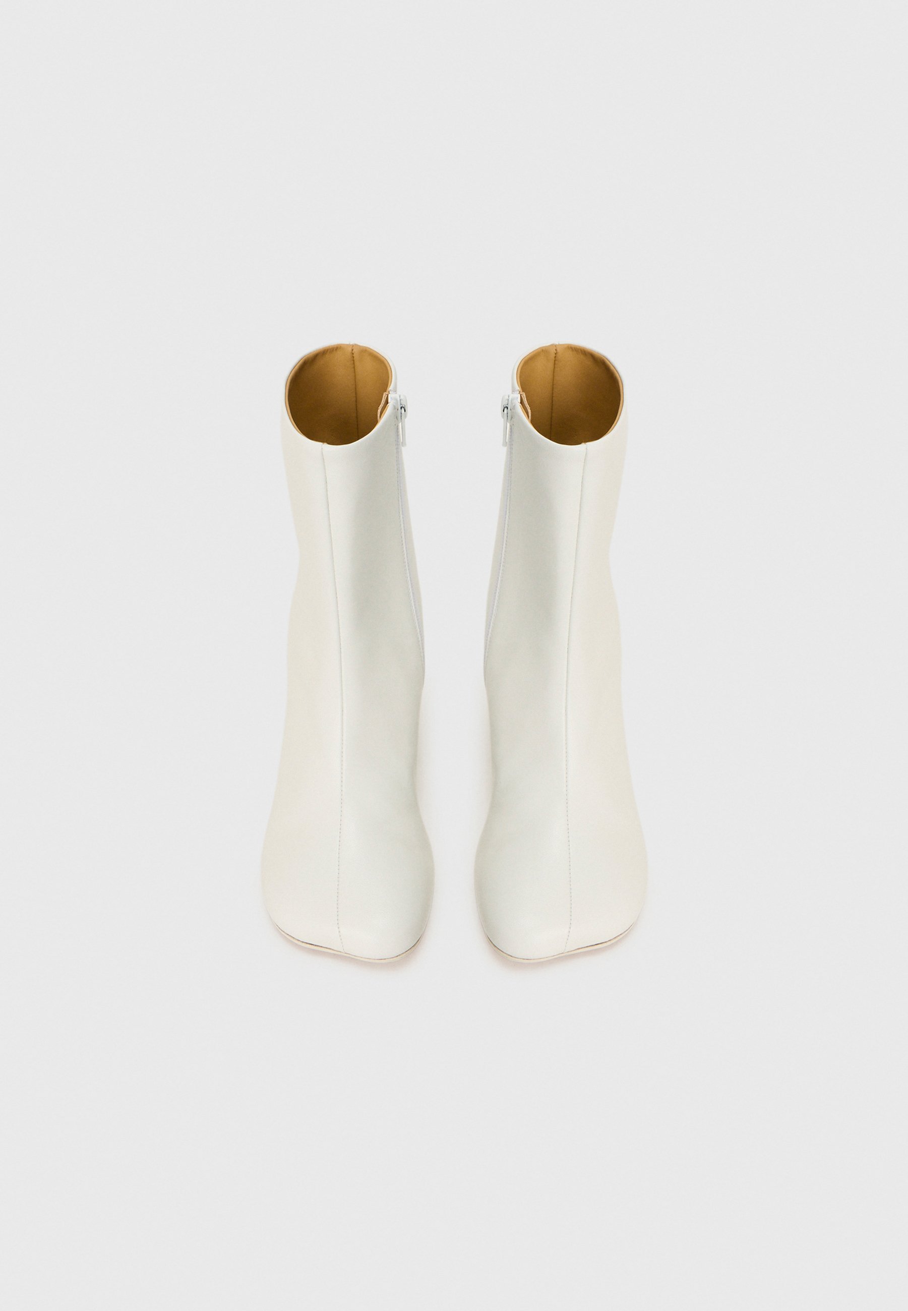 m*y様 【MM6】WHITE side ZIP ankle-BOOTS m*y様 【MM6】WHITE side ZIP ankle-BOOTS - メルカリ